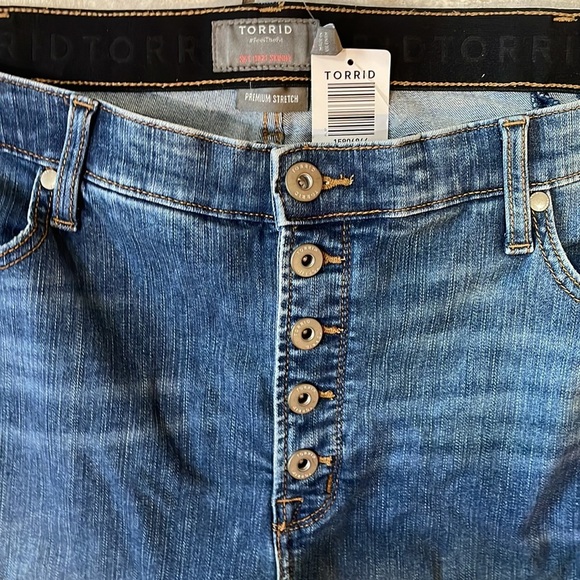 NWT! Torrid Sky High Skinny Destroyed Jeans 24 - Picture 4 of 7